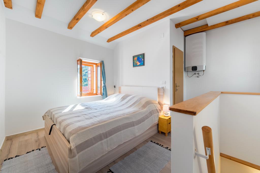 Apartment Pod Kastilom Jelsa  Exterior photo