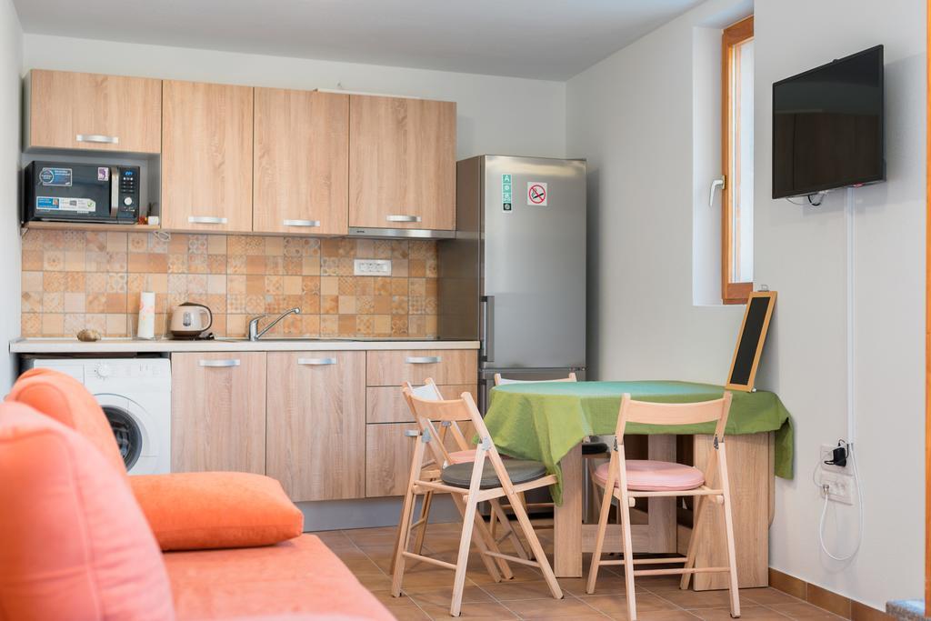 Apartment Pod Kastilom Jelsa  Exterior photo